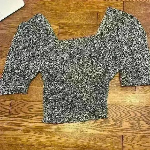 Universal Thread Tops - 🔥Blue and white flower top